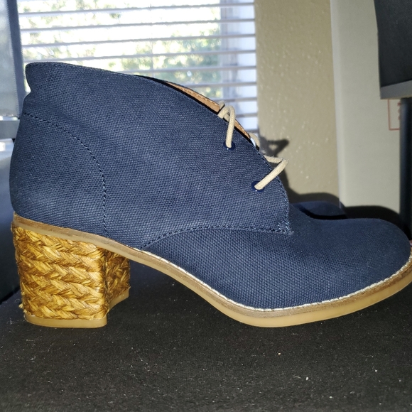 Lucky Brand Hale lace up booties 8.5 - Picture 3 of 14